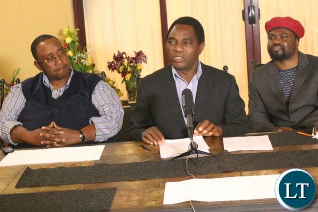 HH flanked by Mr Mwamba and Dr Banda