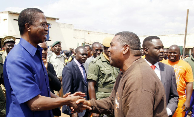 President Edgar Lungu greets former Lusaka Province Minister Obvious Mwaliteta during his visit of Lusaka Central Prison