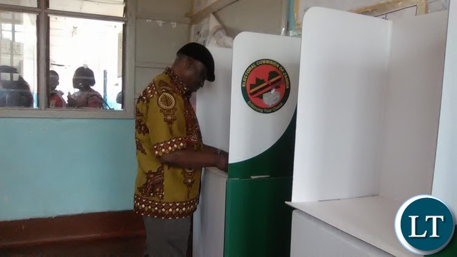 Green party aspirant candidate peter sinkamba accompanied by his wife found casting his vote at Rokana polling station in Nkana constituency. Pictures by Sylvia mweetwa
