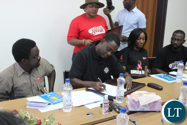 DR. SIMAPUKA SIGNING THE MOU