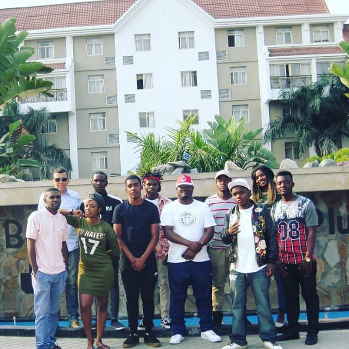 Hosts , Judges and participancts