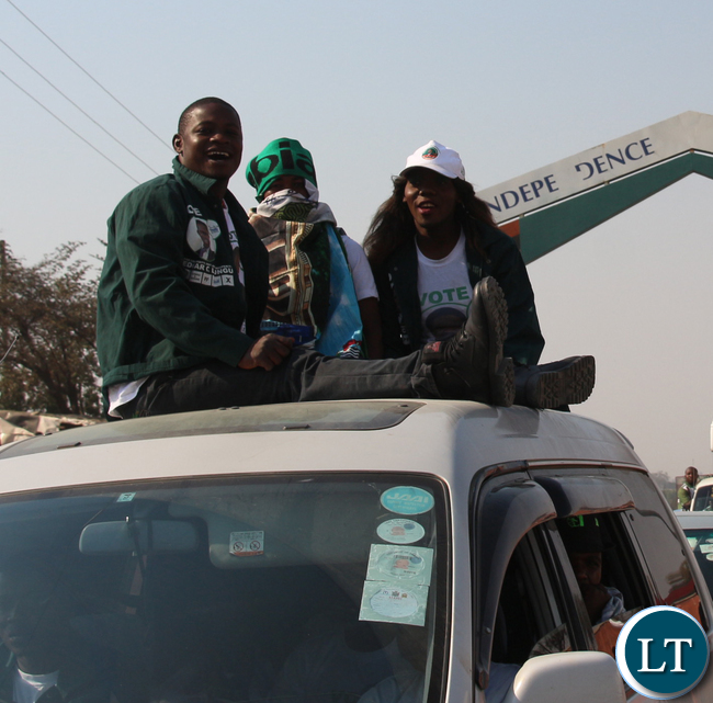 Some unidentified youth on the roof of their car along Great North Road.
