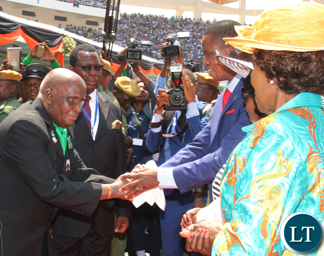 First Republican President Dr Kenneth Kaunda congratulating President Lungu
