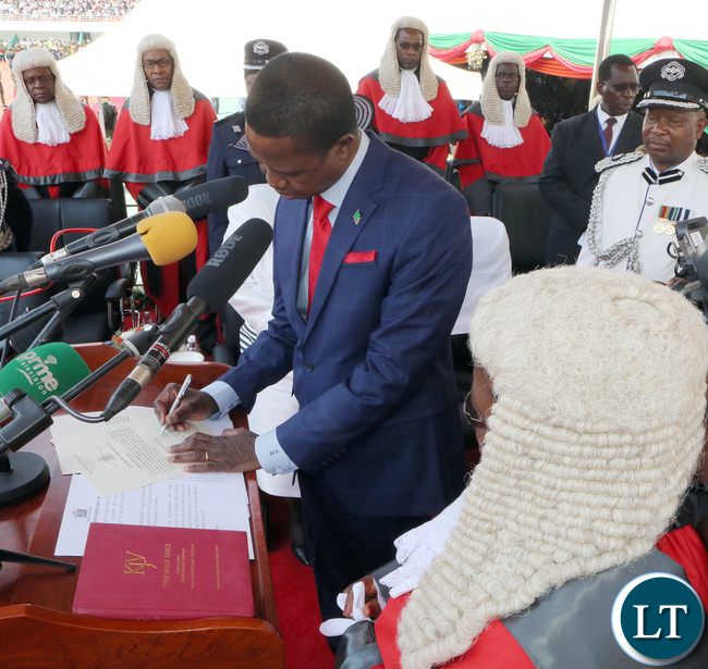 President Edgar Lungu Signing the Documents of Oaths while the chief Justice Irene Mambilima looks on