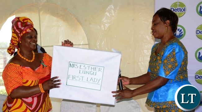 North mead Primary School Headmistress Sylvia Mulyata(r) presents a gift of appreciation to the First Lady Esther Lungu(l) during Giacomo Global Hand Washing Day at North mead Primary School