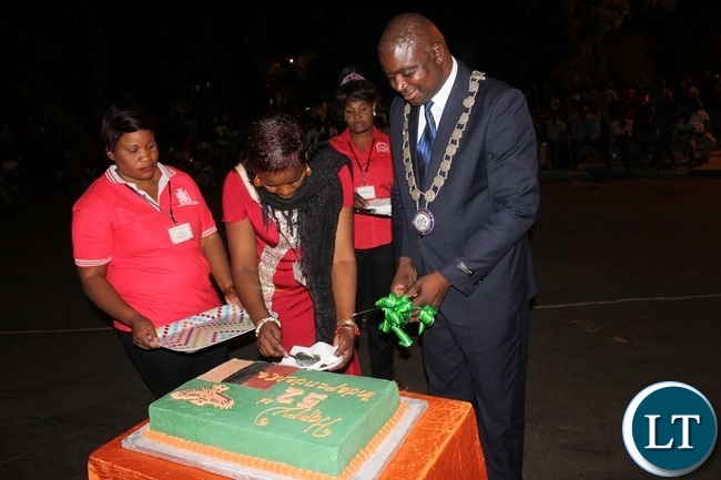 Livingstone Mayor Eugene Mapuwo (right) being assisted to cut the cake during the eve of Zambia's 52nd independence celebrations in Livingstone on Sunday. Picture by KELVIN MUDENDA Livingstone Mayor Eugene Mapuwo (right) being assisted to cut the cake during the eve of Zambia's 52nd independence celebrations in Livingstone on Sunday. Picture by KELVIN MUDENDA