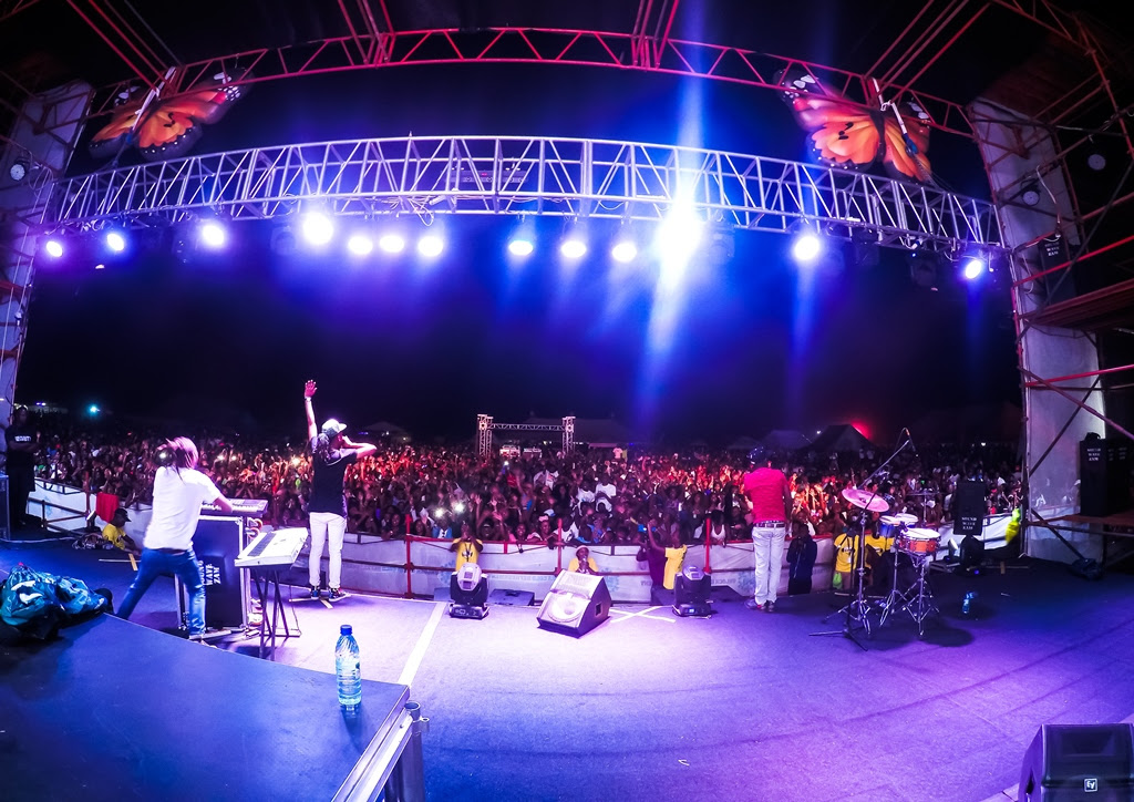 Uhuru live on stage at the R&G Oktoberfest sponsored by Castle Lite.