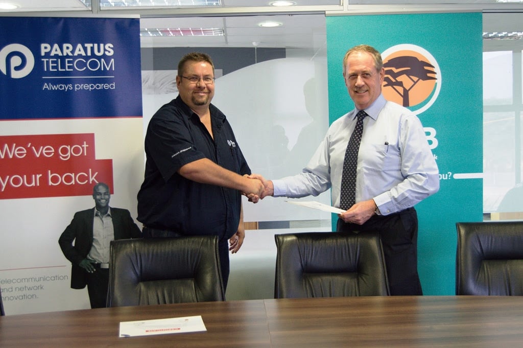 Paratus Telecom Zambia’s Country Manager Marius van Vuuren and FNB Zambia Chief Executive Officer Leonard Haynes renew their contact to provide reliable high-speed internet services to the bank.