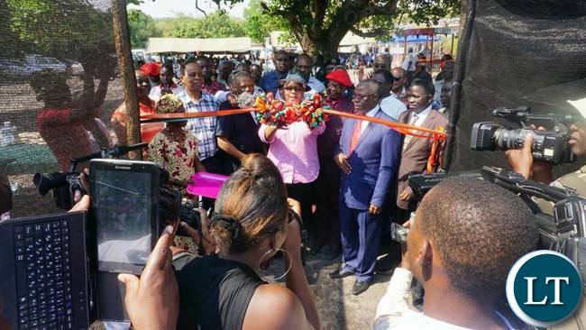 Dora Siliya cuts the ribbbon to launch the Cashewnuts project