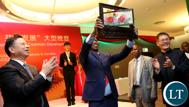 President Lungu recieve a Gift from Chinese Business Council
