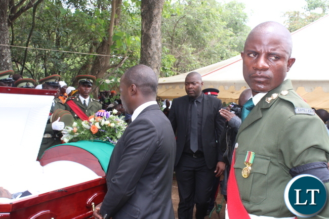 Copperbelt Minister Bowman Lusambo about to view the body of late Ben Kapita