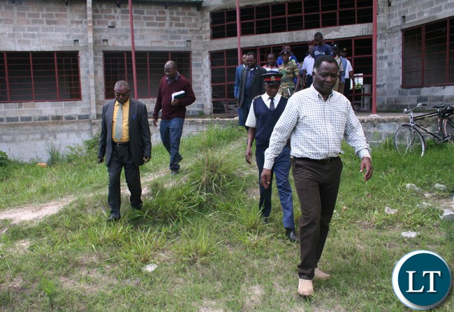 kapita-inspects-with-dc-inspect-abandoned-chavuma-police-station-3