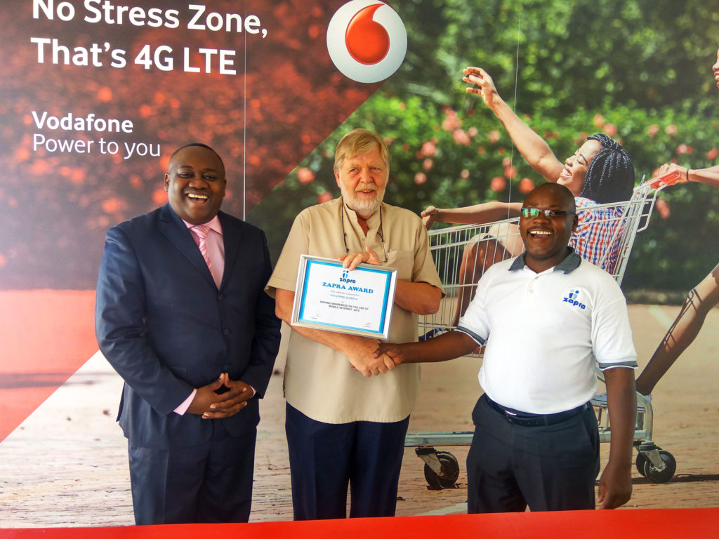 Vodafone Zambia CEO, Lars Stork (C) receives President’s Award from Zambia Public Relations Association (ZAPRA) President, Mr. Davies Mupenda (R) and Vice President Masuzyo Ndhlovu (L)