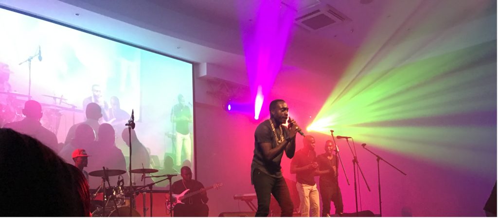 Roberto performing