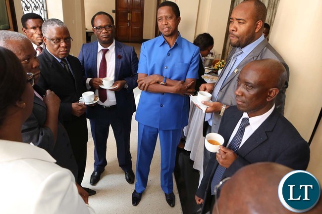 President Lungu with Cabinet Ministers at statehouse during tea break of Special Cabinet Meeting on thursdsay, December 22, 2016. Pictures by Eddie Mwanaleza/statehouse President Lungu with Cabinet Ministers at statehouse during tea break of Special Cabinet Meeting on thursdsay, December 22, 2016. Pictures by Eddie Mwanaleza/statehouse