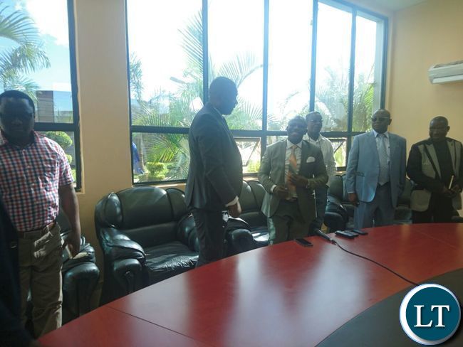 Bowman Lusambo with some officials from Katanga Province during the meeting