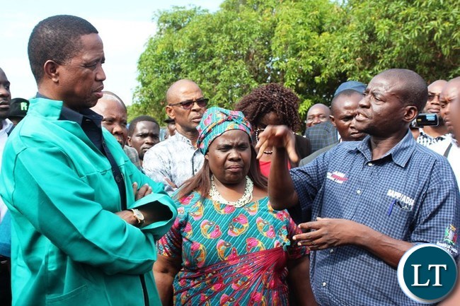 EASTERN Province Agricultural Coordinator, Roy Lumamba explains to President Edgar Lungu, when the Head of State inspected fields affected by Army Worms in Lundazi of Saturday. PICTURE BY STEPHEN MUKOBEKO/ZANIS EASTERN Province Agricultural Coordinator, Roy Lumamba explains to President Edgar Lungu, when the Head of State inspected fields affected by Army Worms in Lundazi of Saturday. PICTURE BY STEPHEN MUKOBEKO/ZANIS