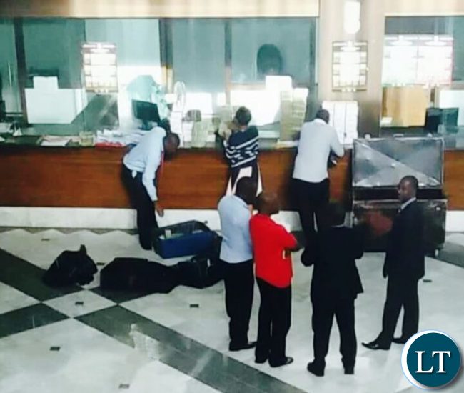 Authorities counting millions of cash found at Chaponda’s house. The cash has been taken to the Reserve Bank of Malawi -