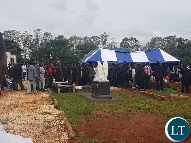 Hundreds pay their respects to late Joe Chibangu at Memorial Park