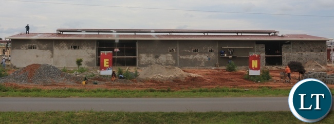 MEI MEI- Owners of Dolla Hill Mall on the Ndola-Kitwe Dual Carriage way have defied government's directive to stop the construction of a structure which is on the bufferzone of the Dual Carriage way. Here workers doing final touches to the strucure whose construction was stopped when it was at foundation level