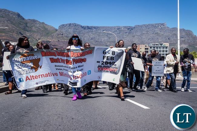 The procession at the foot of the Table Mountain.