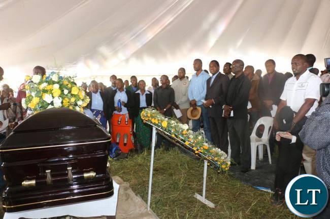 HH and his entourage lat Reeves Malambo's burial site
