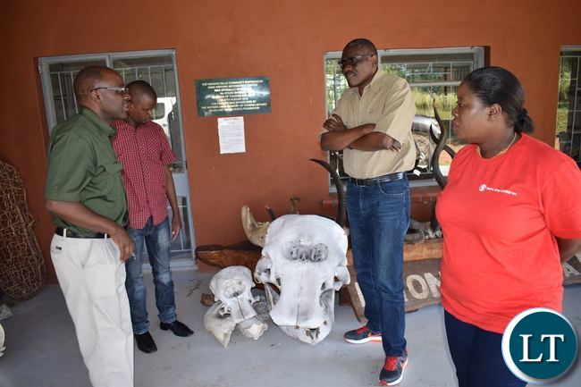 Tourism and Arts Minister Charles Banda listening to Director of National Parks (left) as Sioma Member of Parliament Mbololwa Subulwa (right) listens. PICTURE: SAKABILO KALEMBWE