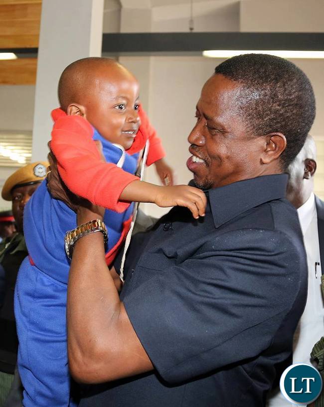 President Lungu holds a child at Chilenje Level 1 Hospital