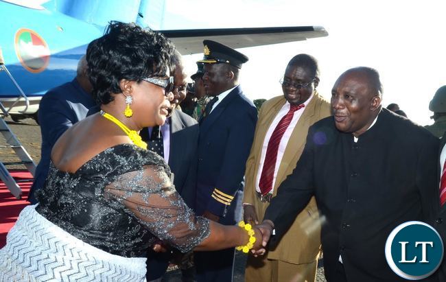 First Lady Esther Lungu greets Mongu residents on arrival in Mongu for Kuomboka Ceremony -Picture by THOMAS NSAMA