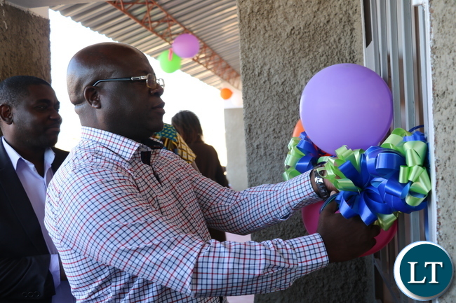 Chali Chilombo, Nchanga MP, cuts the ribbon for the new 1x3 classroom block at Soweto Primary School