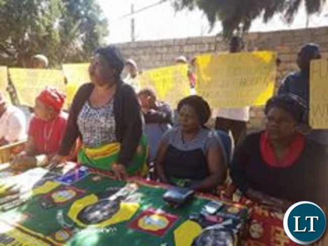 UPND Womens Chaiperson Namakau Kabwiku addressing a media briefing