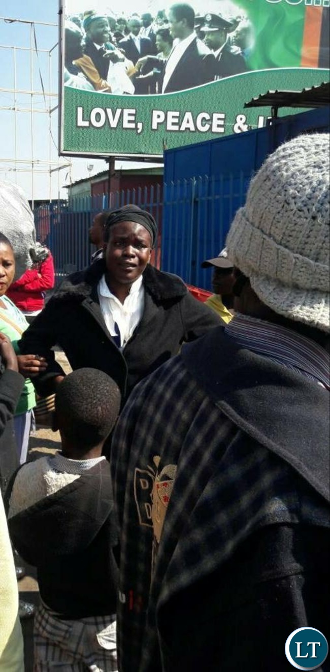 A woman crying after losing her merchandise in the fire
