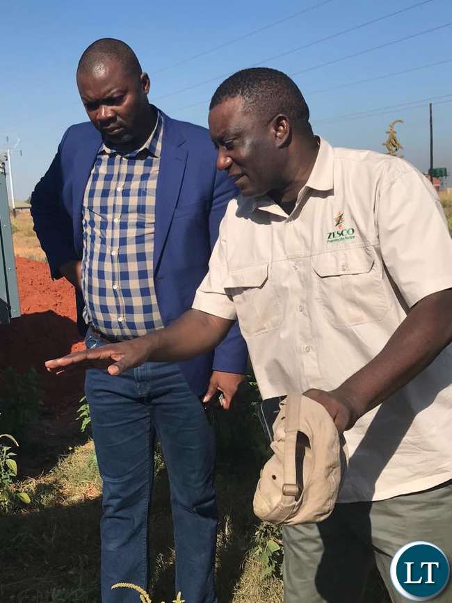 ZESCO Spokesman Henry Kapata stresses a point as Mr Lusambo listens