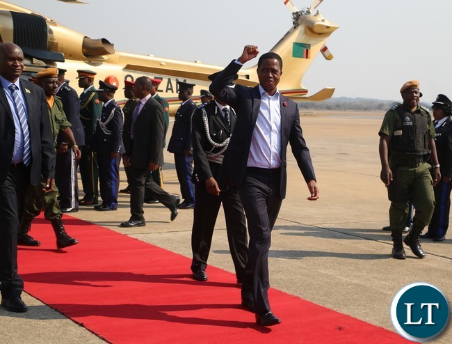 President Edgar Lungu wave the part symbol shortly before his departure to Rwanda at Kenneth Kaunda International Airport yesterday 17-08 2017. Picture by ROYD SIBAJENE/ZANIS