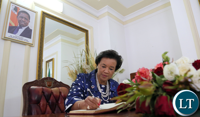 Commonwealth Secretary-General Patricia Scotland signs Visitors Book during her visit to Statte house in Lusaka on tuesday 1753
