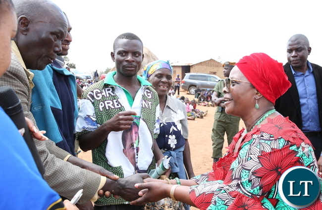 First Lady Esther Lungu greets Petauke residents during the Commissioning of a borehole donated to Esther Lungu Foundation Trust by Nyimba Investments at Ndewe Village in Chief Kalindawalo’s Chiefdom on Sunday, August 20,2017-Picture by THOMAS NSAMA/STATE HOUSE