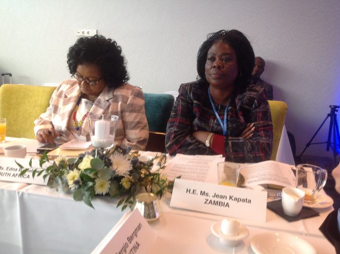 Minister of Lands Jean Kapata (r) at COP23 in Bonn