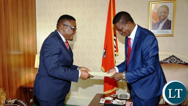 President Edgar Lungu recieve a special messege from President Robert Mugabe by Zimbabwe Foreign Affairs Minister Dr Walter Mzembi at State house in Lusaka 4503