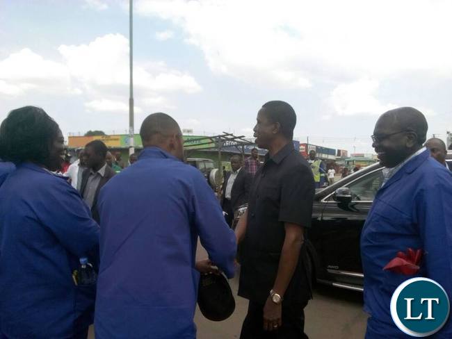 President Edgar Lungu is spending his New year's Eve helping clean up the City. He is accompanied by Minister of Health Dr. Chilufya Chitalu and Minister of Local Government Vincent Mwale President Edgar Lungu is spending his New year's Eve helping clean up the City. He is accompanied by Minister of Health Dr. Chilufya Chitalu and Minister of Local Government Vincent Mwale