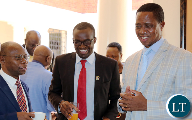 President Edgar Lungu (R) shares a light moment with Lusaka Mayor Wilson Kalumba (L) and Local Government Association of Zambia president Christopher Kang'ombe who is also Kitwe Mayor (C) at State House on Friday, 12th January, 2018. Picture by Eddie Mwanaleza, State House.