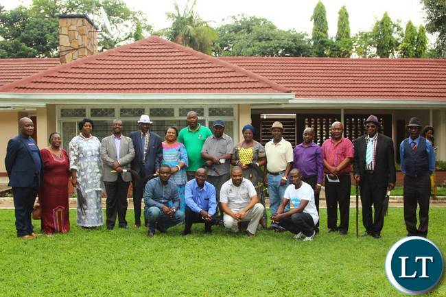 Mr Lusambo posing for a group photo with the Lamba Chiefs after the end of the luncheon held at his residence in Ndola