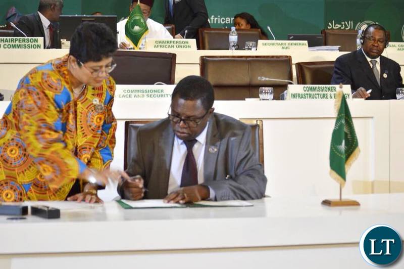 Foreign Affairs Minister Joe Malanji signing the declaration in Kigali, Rwanda