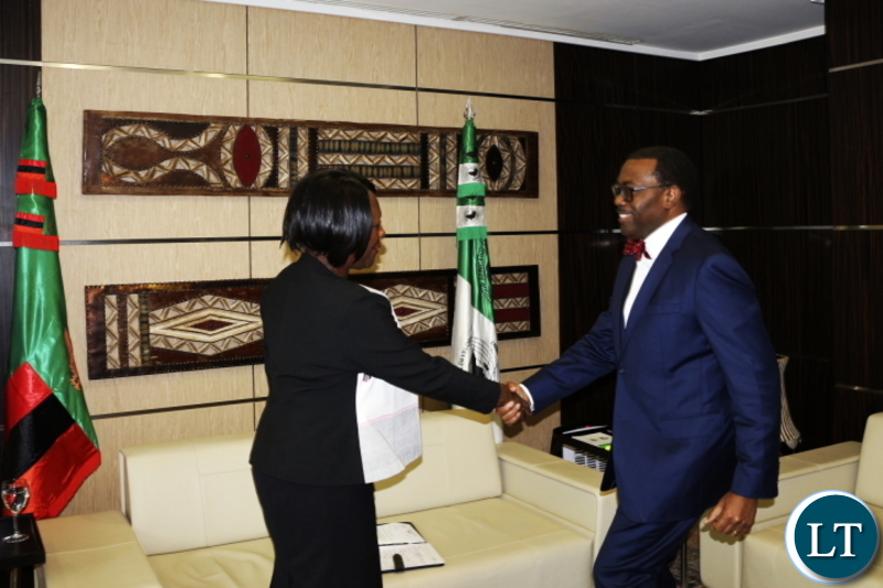 Dr. Adesina welcoming Mrs. Mwanakatwe @ the AfDB HQ in Abidjan CIV.