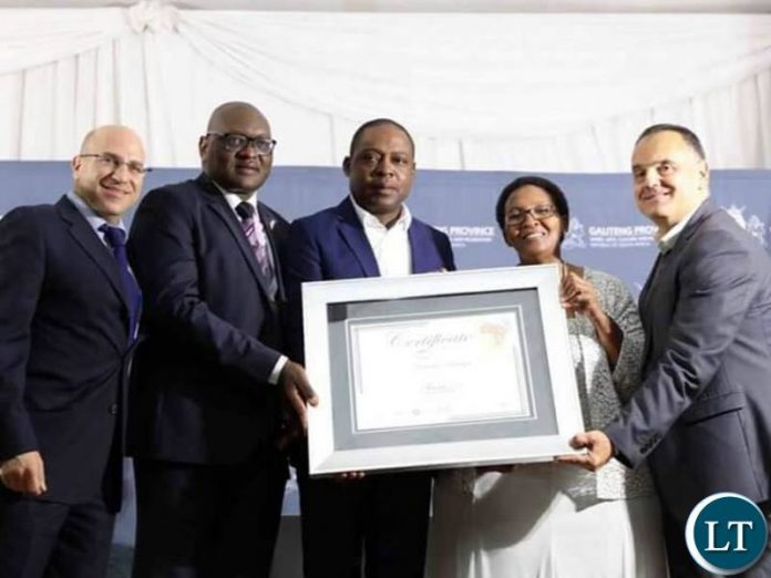 Kalusha Bwalya receiving the Award