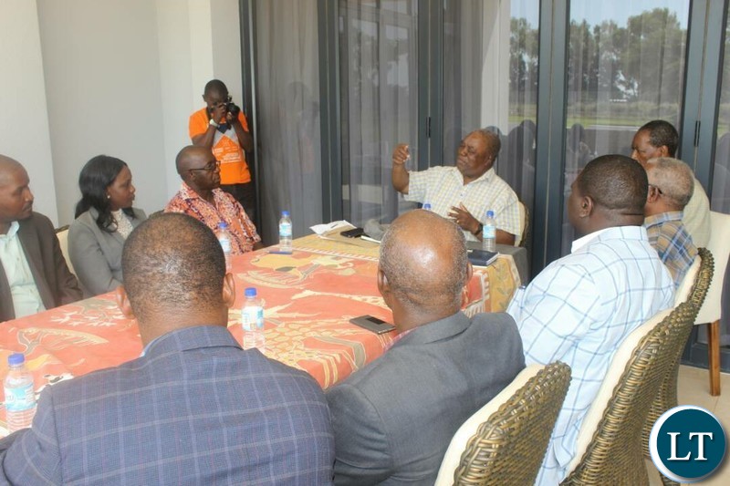 Former President Rupiah Banda meeting with ZCID team