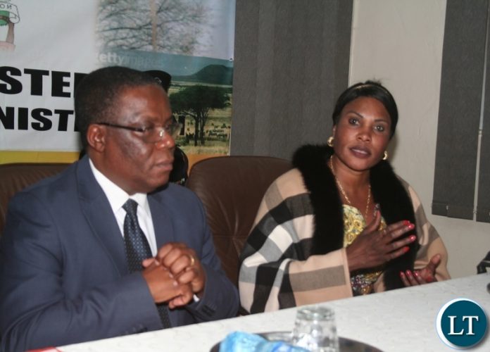 North-Western province minister Nathaniel Mubukwanu (l) is paid a courtesy call by Congolese Lualaba province vice governor Fin Saini (r) and her entourage at the provincial minister’s office in Solwezi on Wednesday. PICTURE BY BETRAM KAOMA (ZANIS) North-Western province minister Nathaniel Mubukwanu (l) is paid a courtesy call by Congolese Lualaba province vice governor Fin Saini (r) and her entourage at the provincial minister’s office in Solwezi on Wednesday. PICTURE BY BETRAM KAOMA (ZANIS)