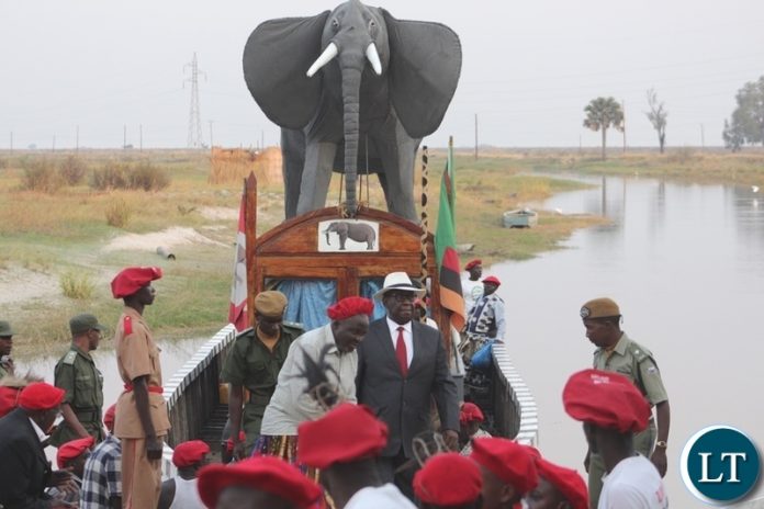 King Imwiko Lubosi II (in white hat) disembarks from the Nalikwanda during the 2018 Kufuluhela Ceremony when the Litunga travels back to the Lealui Royal Palace in plains in Mongu King Imwiko Lubosi II (in white hat) disembarks from the Nalikwanda during the 2018 Kufuluhela Ceremony when the Litunga travels back to the Lealui Royal Palace in plains in Mongu