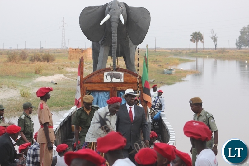 King Imwiko Lubosi II (in white hat) disembarks from the Nalikwanda during the 2018 Kufuluhela Ceremony when the Litunga travels back to the Lealui Royal Palace in plains in Mongu