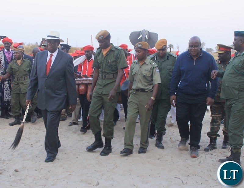 King Imwiko Lubosi II (in front) with Western Province Permanent Secretary Sibanze Simuchoba (r) arrives in Lealui during the 2018 Kufuluhela Ceremony when the Litunga travels back to the Lealui Royal Palace in plains in MonguKing Imwiko Lubosi II (in front) with Western Province Permanent Secretary Sibanze Simuchoba (r) arrives in Lealui during the 2018 Kufuluhela Ceremony when the Litunga travels back to the Lealui Royal Palace in plains in Mongu