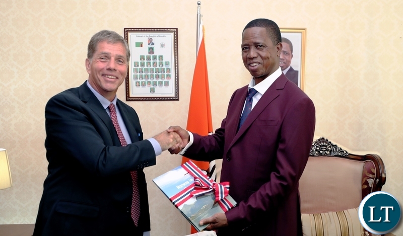 President Edgar Chagwa Lungu (right) receives a book on Norway’s development activities in Zambia from Norwegian Ambassador to Zambia Kikkan Haugen when he paid a farewell courtesy call on the President at State House on Wednesday, August 1,2018 . PICTURE BY EDDIE MWANZALEZA/STATE HOUSE ©2018